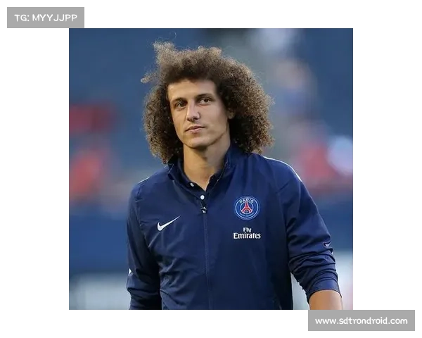 如何准确判断大卫路易斯在比赛中的球场位置和角色定位